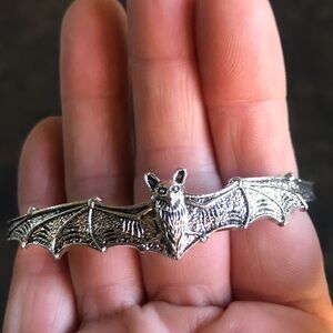 NWT bat bangle expandable bracelet silvertone witchy whimsygoth gothic fairycore
